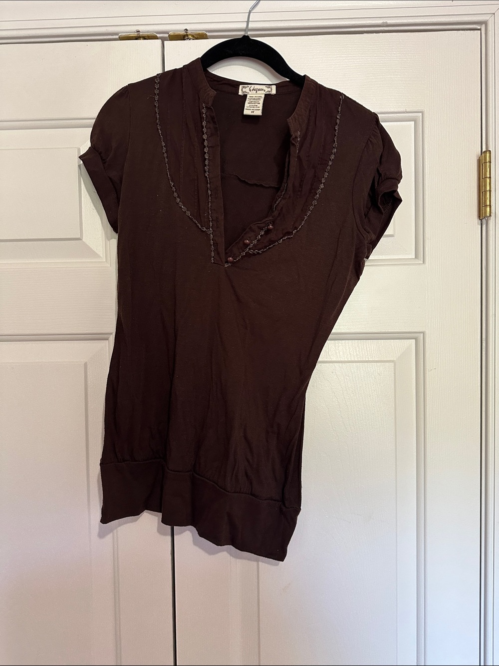 6 degrees Brown Short Sleeve Women's Tee with Embroidered Detail